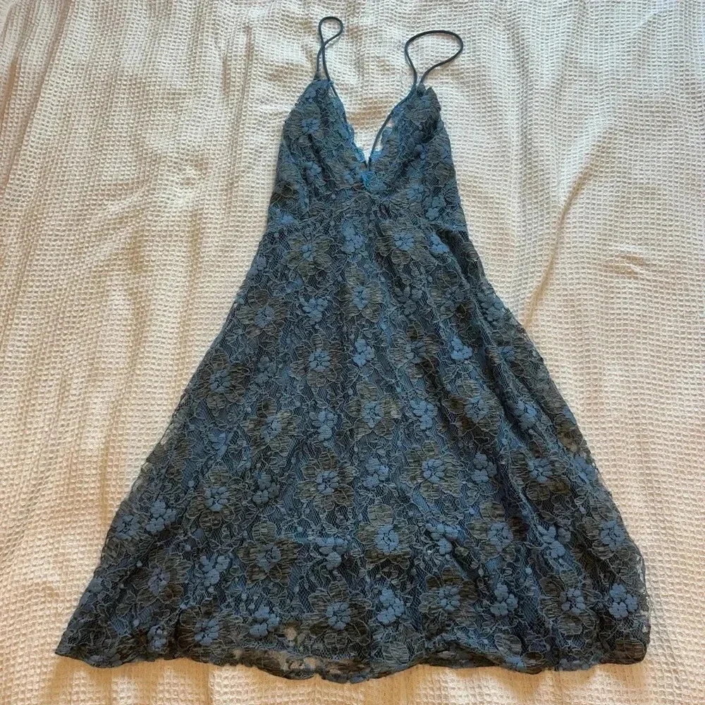 ASTR Drew Plunging Two-Tone Lace Mini Dress size large - Picture 5 of 9
